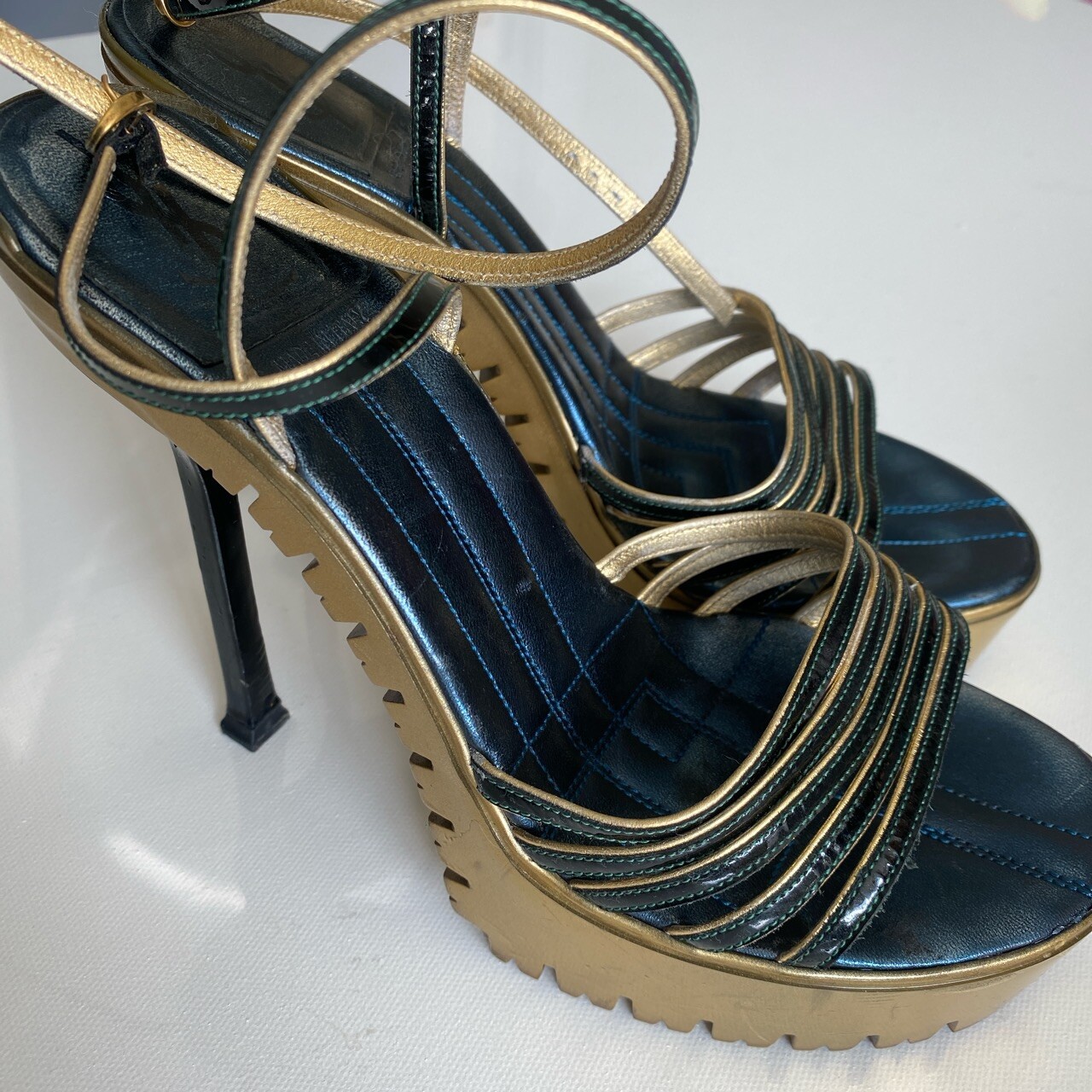 SAINT LAURENT Pompe plateau YSL oro blu. Italia usata taglia 7
