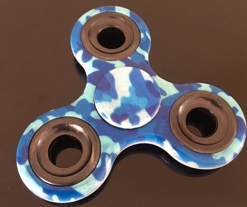 blue camouflage triple finger hand spinner fidget spinning toy steel bearing - 第 1/1 張圖片