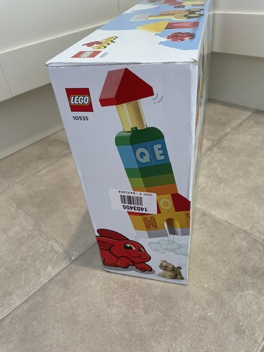LEGO DUPLO: Alphabet Town (10935) - Picture 8 of 12