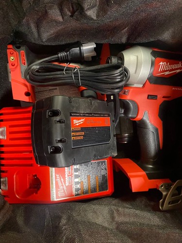 Milwaukee M18 2893-22CX Hammer Drill and Impact Driver Tool kit - Picture 7 of 8