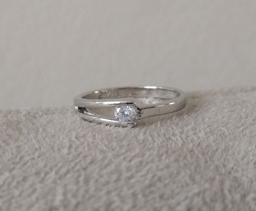 18k White Gold Finish Round Cut White Sapphire Solitaire Split Shank Ring sz7.75 - Picture 2 of 9