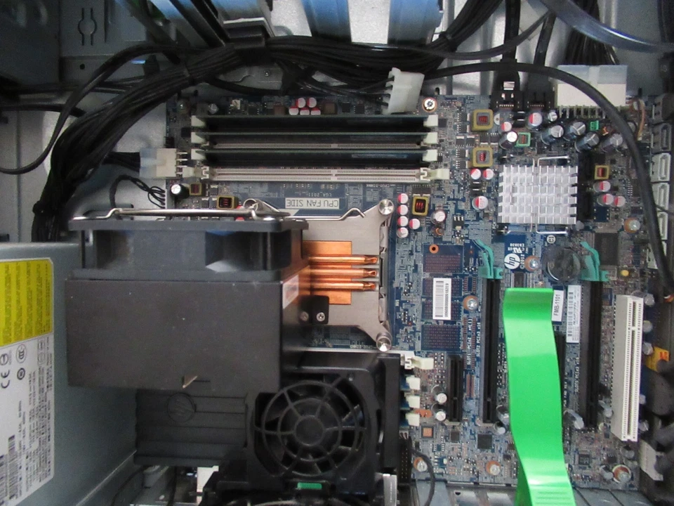 HP Server Z420 Barebone - Möglich bis 28TB Festplatten und 128 GB RAM - Leise - Bild 4 von 4