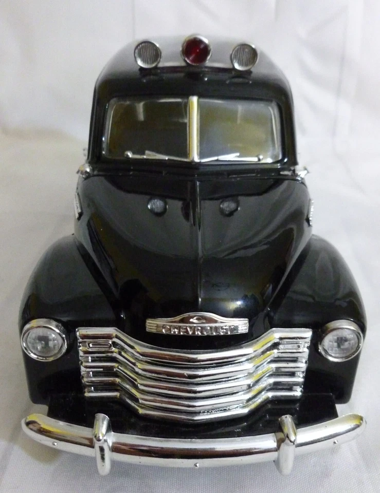 Chevrolet Panel Police Truck 1950, Departamento de Policía de Nueva York - 1:18 MIRA Solido Foto 4 de 4