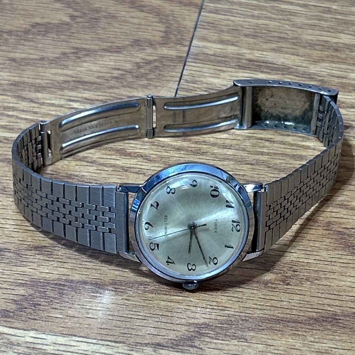 1967 TIMEX MARLIN, 2-Hands, Polished Chrome, Pale Champagne Dial,  #40143170