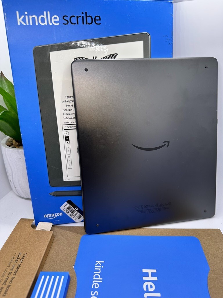 Amazon Kindle Scribe 16GB 新品未開封 Amazon Official: Kindle Scribe Essentials Bundle including