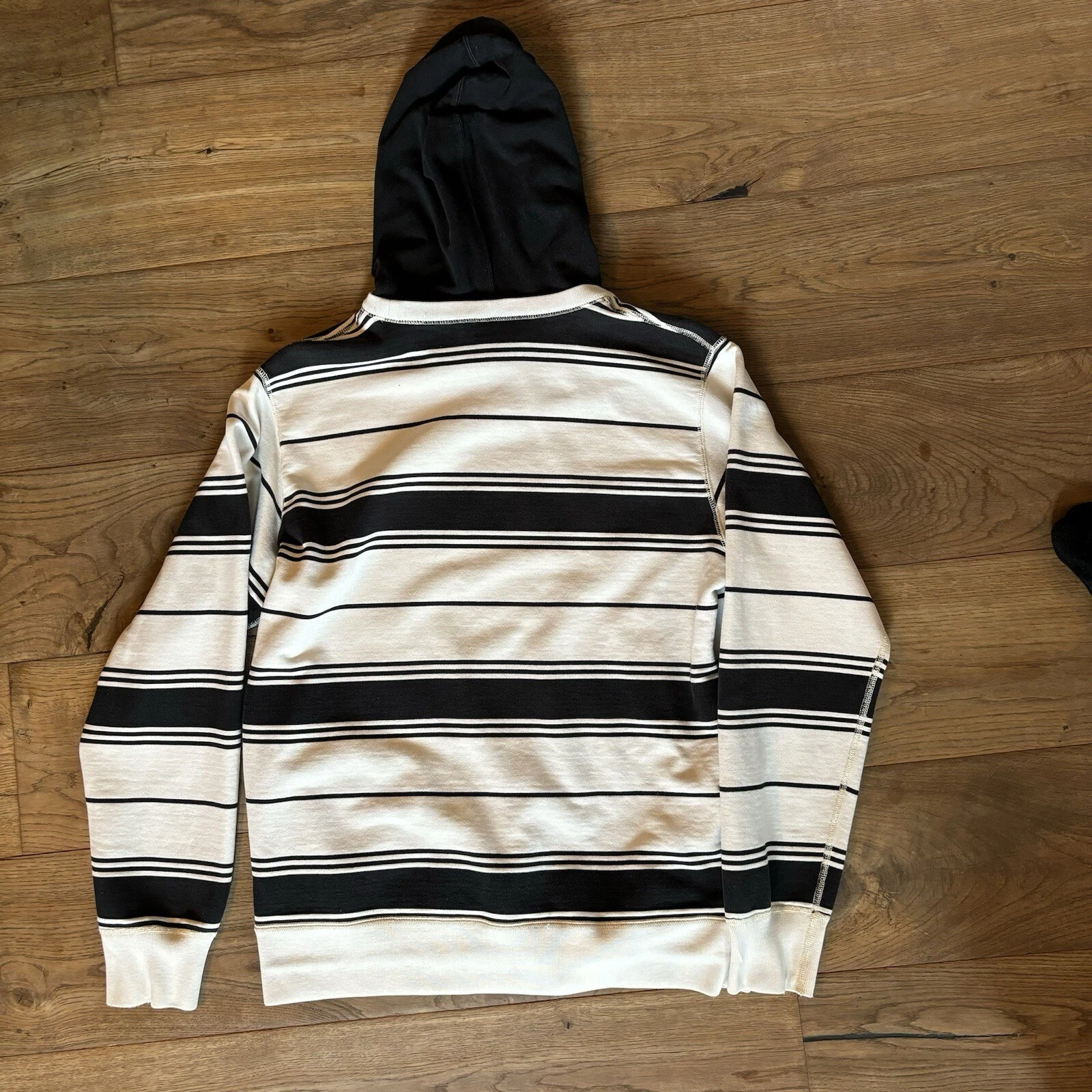 Girocollo Supreme a righe con cappuccio