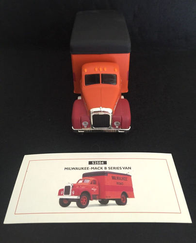 CORGI FALLEN FLAGS THE MILWAUKEE ROAD MACK B BOX VAN - #52504 - LE 0789/4900 - Picture 3 of 9