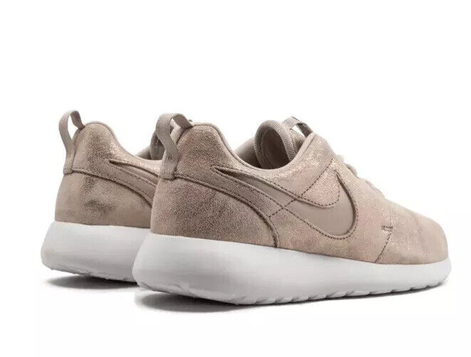 Nike Sneakers Roshe One Premium 833928-900 Metallic Rose Nike Sneakers Roshe One Premium 833928-900 Metallic Rose