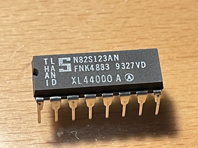  N82S123AN - SIGNETICS IC-256-BIT TTL bipolar PROM 32x8, DIP-16, PROGRAMMED.