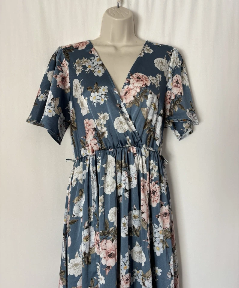 Vestido Baltic Born Grande Maxi Largo Satinado Floral Azul Manga Corta Cuello en V Foto 2 de 4