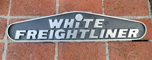 Vtg Original 1970's White Freightliner Cabover Front Grille Emblem 18-10906
