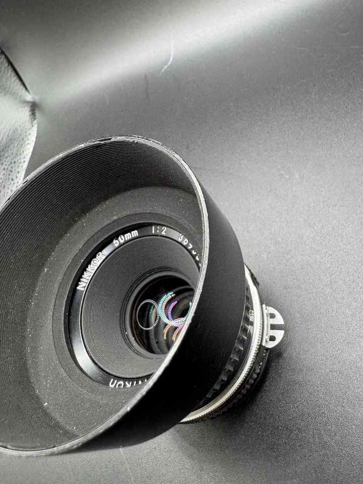 Lente de cámara de enfoque manual Nikon Nikkor 50 mm F2 vintage con capucha ¡Excelente estado! Foto 3 de 4
