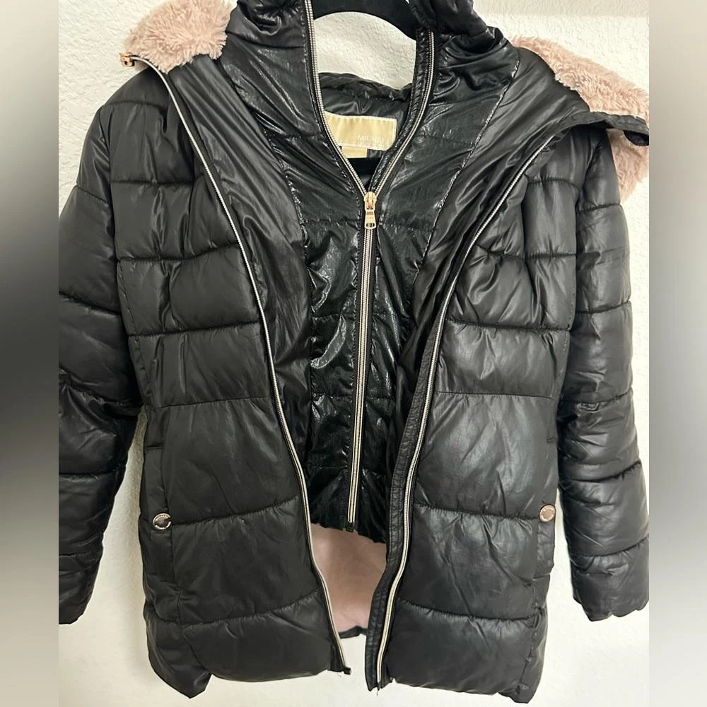 MICHAEL Michael Kors Giacca imbottita nera con cappuccio in pelliccia sintetica da stadio per ragazze taglia 10 12