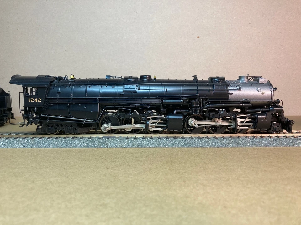 Norfolk & Western 2-6-6-4 Class A #1242 with Aux tender by PSC Fac Ptd Brass New - Image 3 of 4