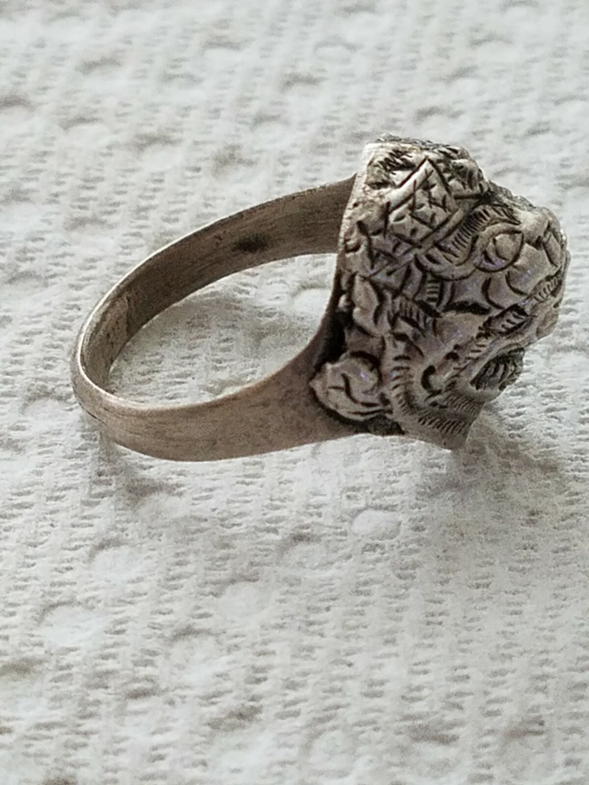 VINTAGE Hand Carved Aluminum Metal Thailand Temple Guardian Lion Mans Ring Med