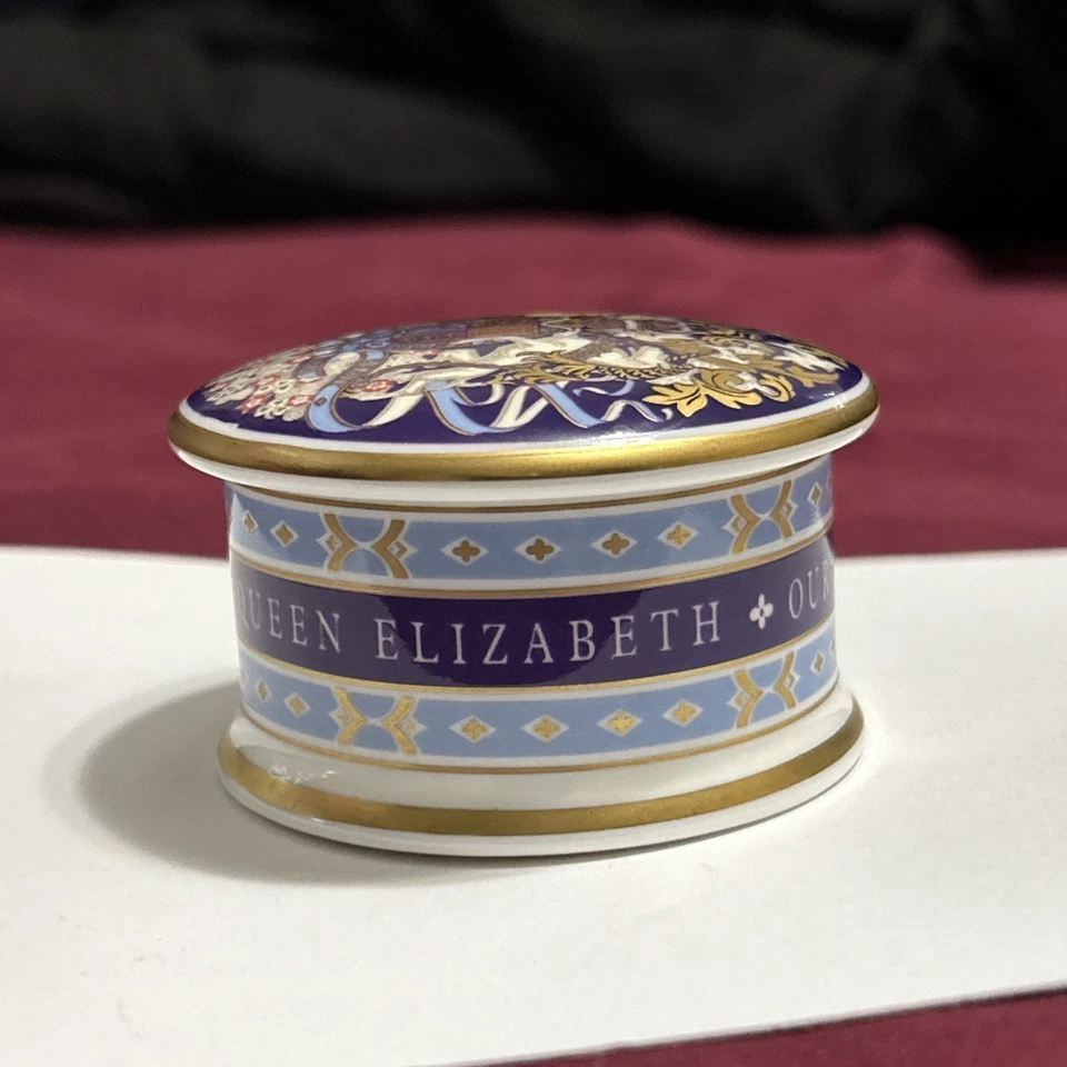 Коробка для таблеток Queen Elizabeth II Our Longest Reigning Monarch, Royal Collection Trust - Изображение 3 из 4