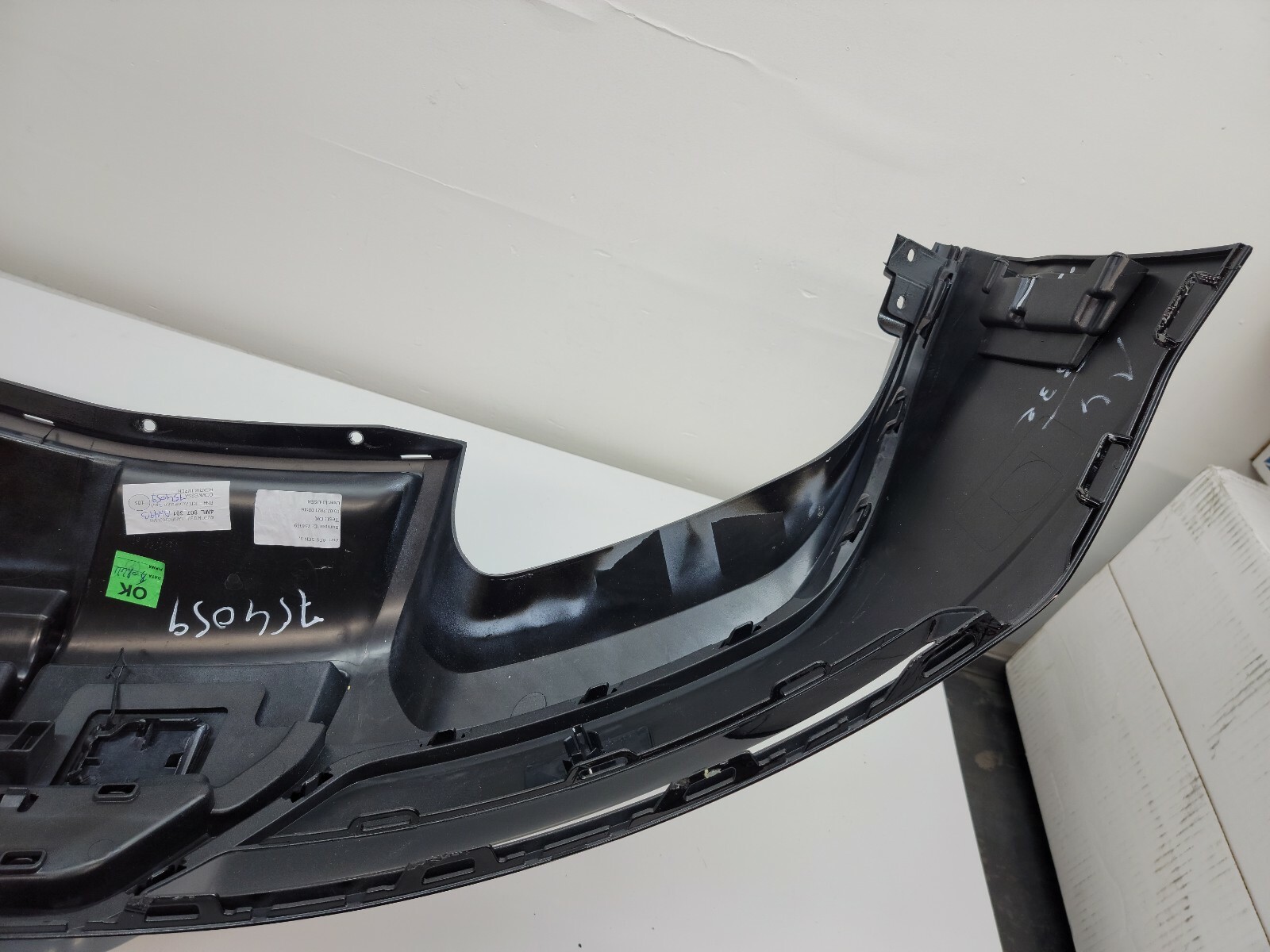 LAMBORGHINI URUS REAR BUMPER LOWER PORTION OEM 4ML807539 4ML807301