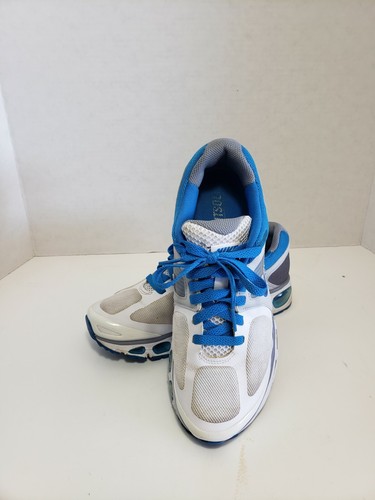 tailwind triple white