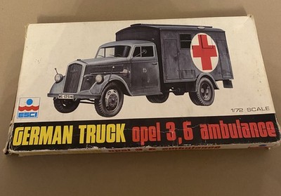 VINTAGE ESCI 1:72 SCALE 8035 GERMAN TRUCK OPEL 3,6 AMBULANCE PLASTIC KIT BOXED
