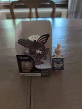 Better Homes & Gardens Butterfly Diffuser Fragrance Oil Plug In Soft LED W/Oil