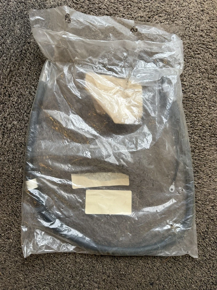 Cable de cableado negativo de batería Mopar genuino (NOS) 6826469AB / 04487114  Foto 2 de 4