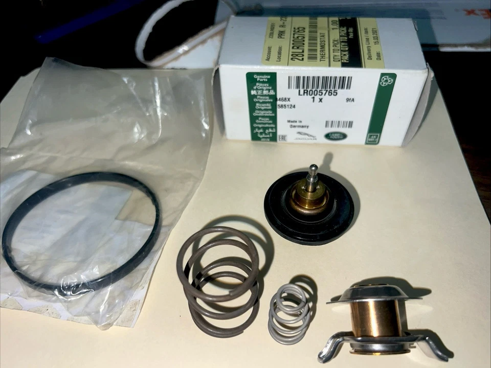Termostato y junta originales Land Rover Range Rover LR3 SPORT LR005765 4362513 Foto 3 de 4