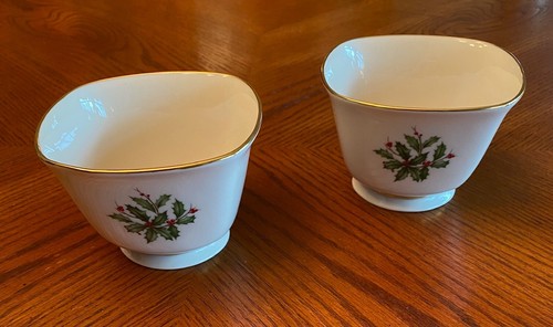 Lenox Small White Christmas Bowl with Mistletoe - Photo 1/7