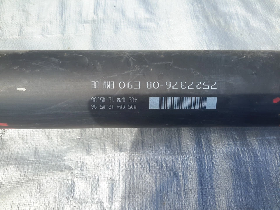 2006-2007 BMW E90 330i 330Xi 325Xi приводной вал пропеллер в сборе 7527376-08 - Изображение 4 из 4