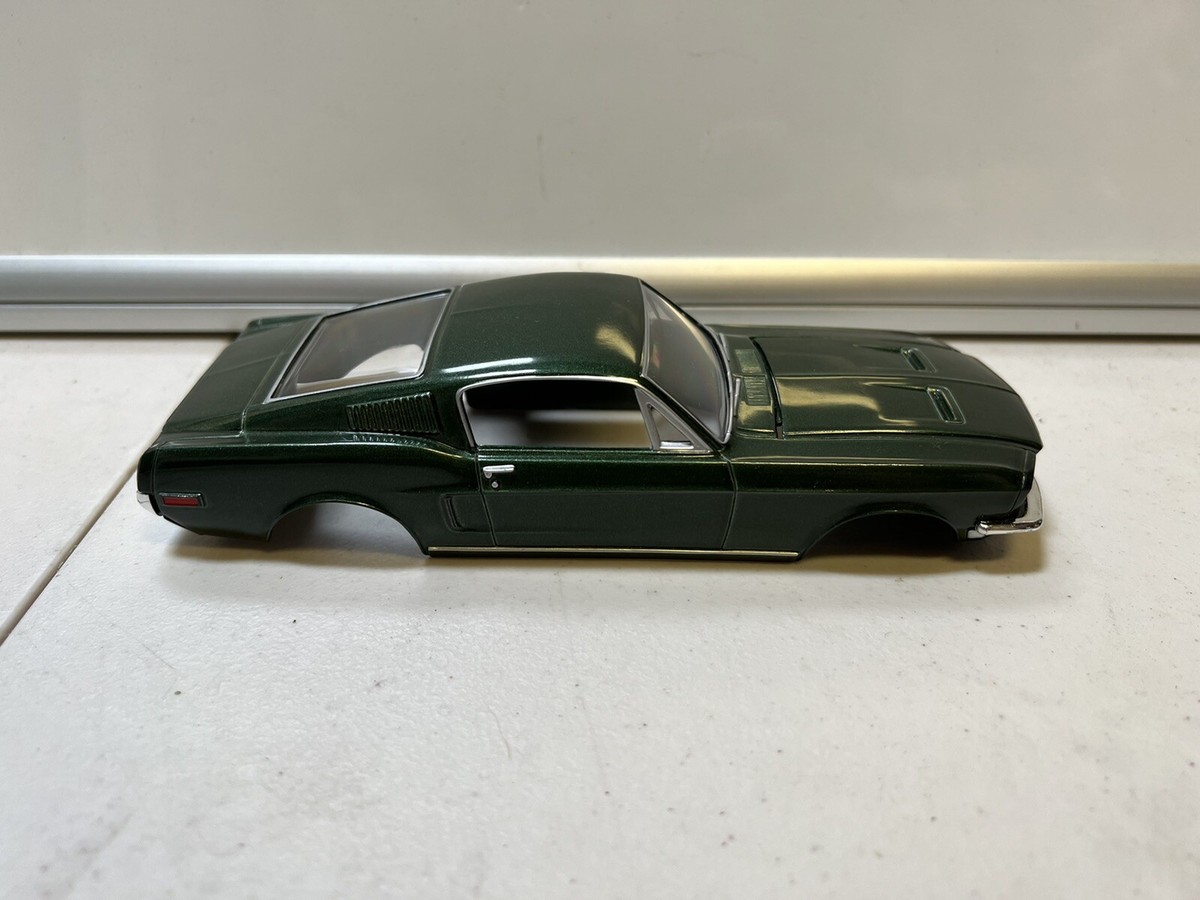 Revell ‘68 Ford Mustang Bullitt 1:25スケール s-l400.jpg