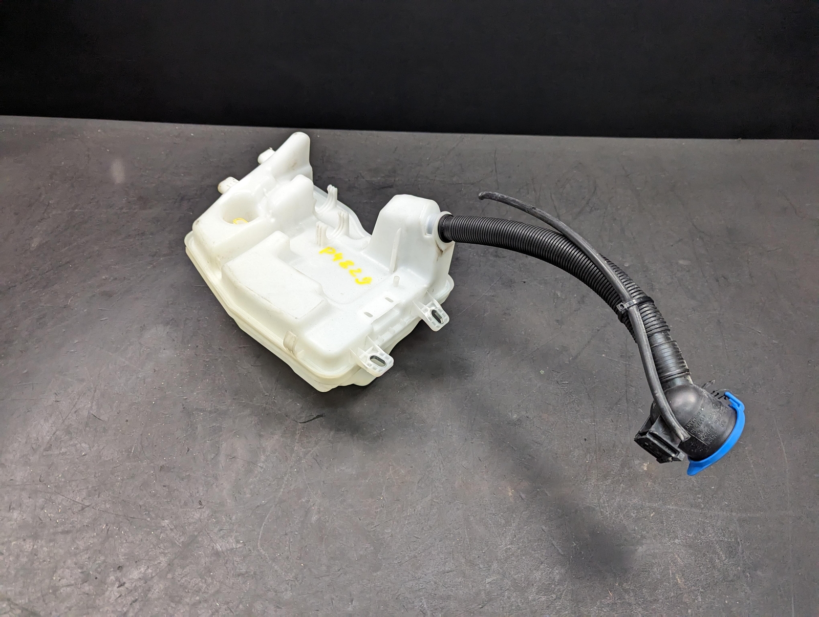 Windshield Washer Reservoir 2022 BMW X1 Sdrive28i 61667403904 2016  
