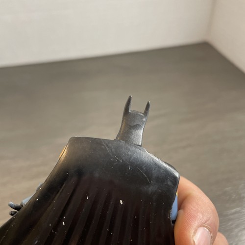Mattel DC Justice League Unlimited Battle Damaged Batman 4.5" Figure - Picture 7 of 7