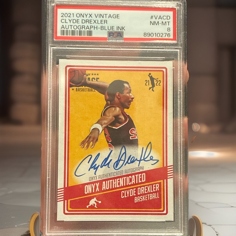 2021-22 Onyx Vintage Clyde Drexler Houston Cougars #VACD Auto PSA 8 50