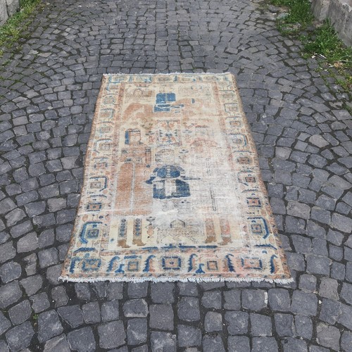Alfombra antigua anudada a mano con motivo humano, alfombra decorativa única, 3,3x6 pies - Imagen 4 de 9