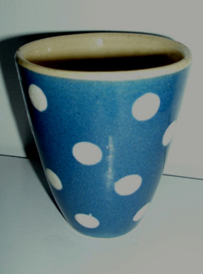 DDR Keramik Becher blau/weiße Punkte 9 cm, evt. von Bürgel ??  auch süß als Vase