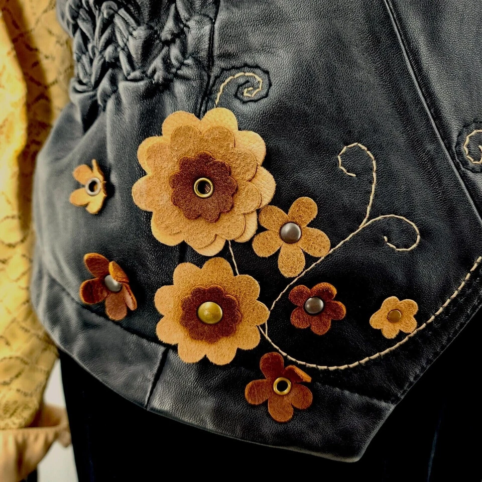 Chaleco de Cuero Wilson Gamuza Flores Cintura Ceñida Festoneado Ojal Detalle MEDIANO Foto 3 de 4