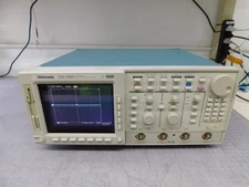 TEKTRONIX TDS 794D FOUR CHANNEL DIGITAL PHOSPHOR OSCILLOSCOPE M5311