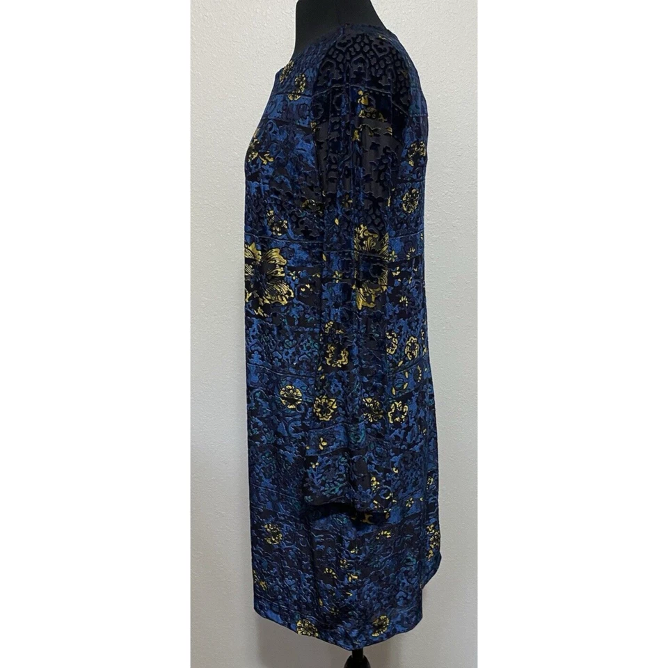 Nuevo con etiquetas Vestido Oscuro Eci NY Mediano Floral Terciopelo Flutter Mangas Campana Boho Capricho Foto 2 de 4