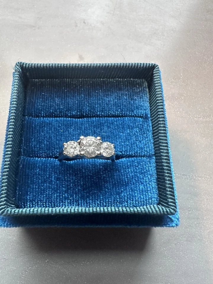 Diamond Jewelry Ring 1.5Ct With 14k White Gold Band Size 5.5 - Image 3 of 4