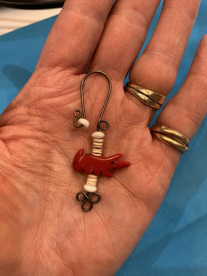 7 dijes de vino únicos con figuras de piedra talladas a mano (homenaje a los fetiches Zuni) Foto 4 de 4