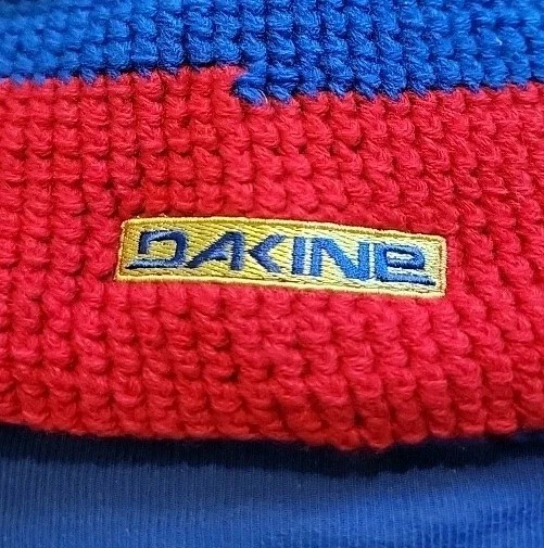 Gorro Dakine 3 Colores Plus Diseño Montaña En La Espalda Talla Única Foto 2 de 4
