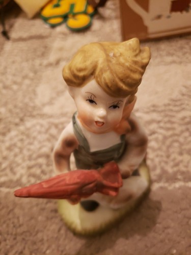 Vintage Japan Royal Crown Boy With Umbrella With Goose Figurine - Picture 6 of 6