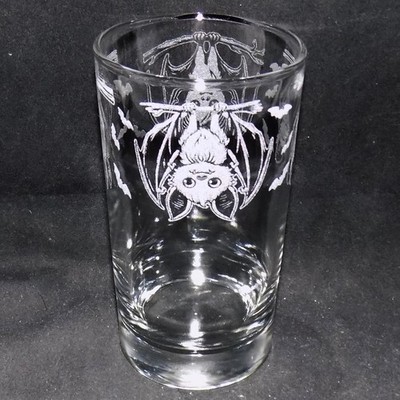Graviertes Longdrinkglas ''GOING BATTY'' mit Geschenkbox - Unikat & persönliches FLEDERMAUS Geschenk