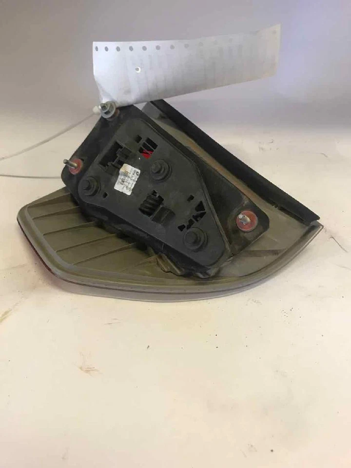 2004-2006 BMW X3 Quarter Mounted Passenger RH Tail Light Lamp Assembly - Image 3 of 3