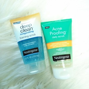 neutrogena invigorating foaming scrub