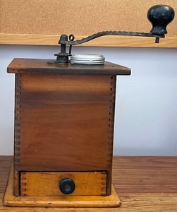 ANTIQUE DEFIANCE MODEL U8 COFFEE MILL GRINDER CAST IRON WOOD