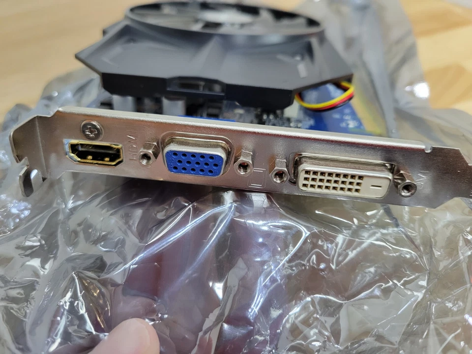 Gigabyte R7 240 (GV-R724OC-2GI) 2GB / 2GB Video Card - Image 3 of 4