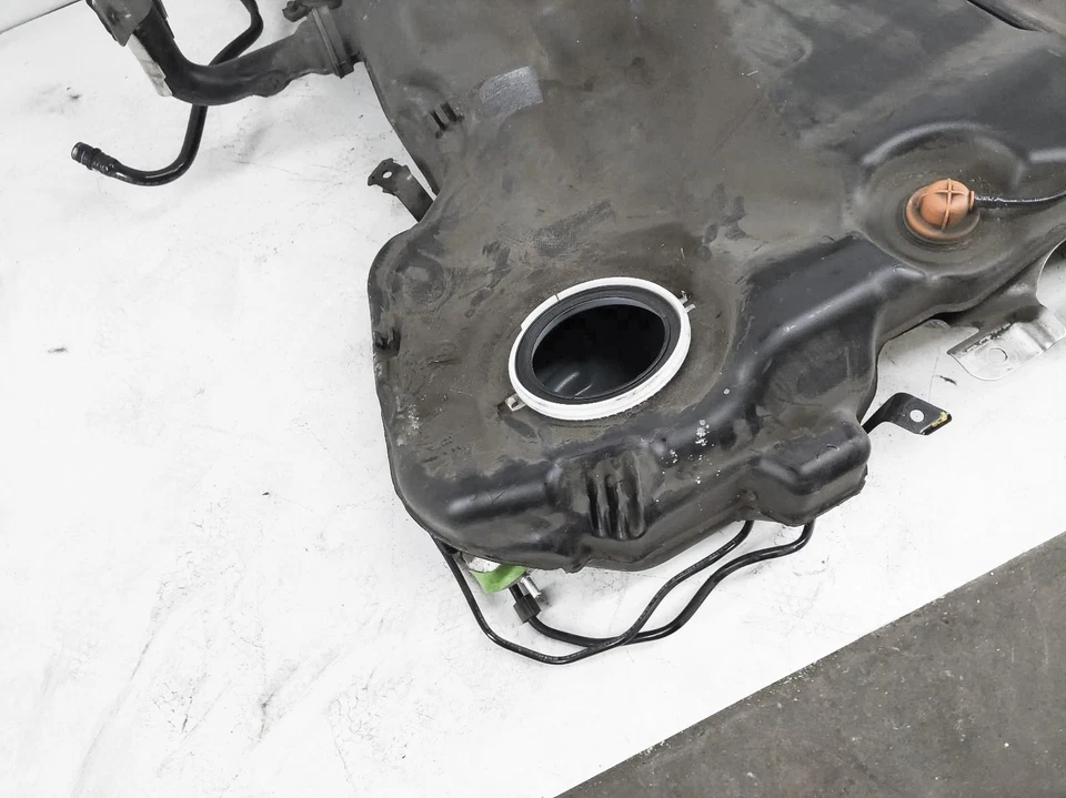 Tanque de combustível Audi A6 2006-2011 gasolina - 4F0-201-060-S - Imagem 2 de 4