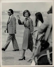 1979 Press Photo Rosalynn Carter waves during her visit in Houston - hpa37845