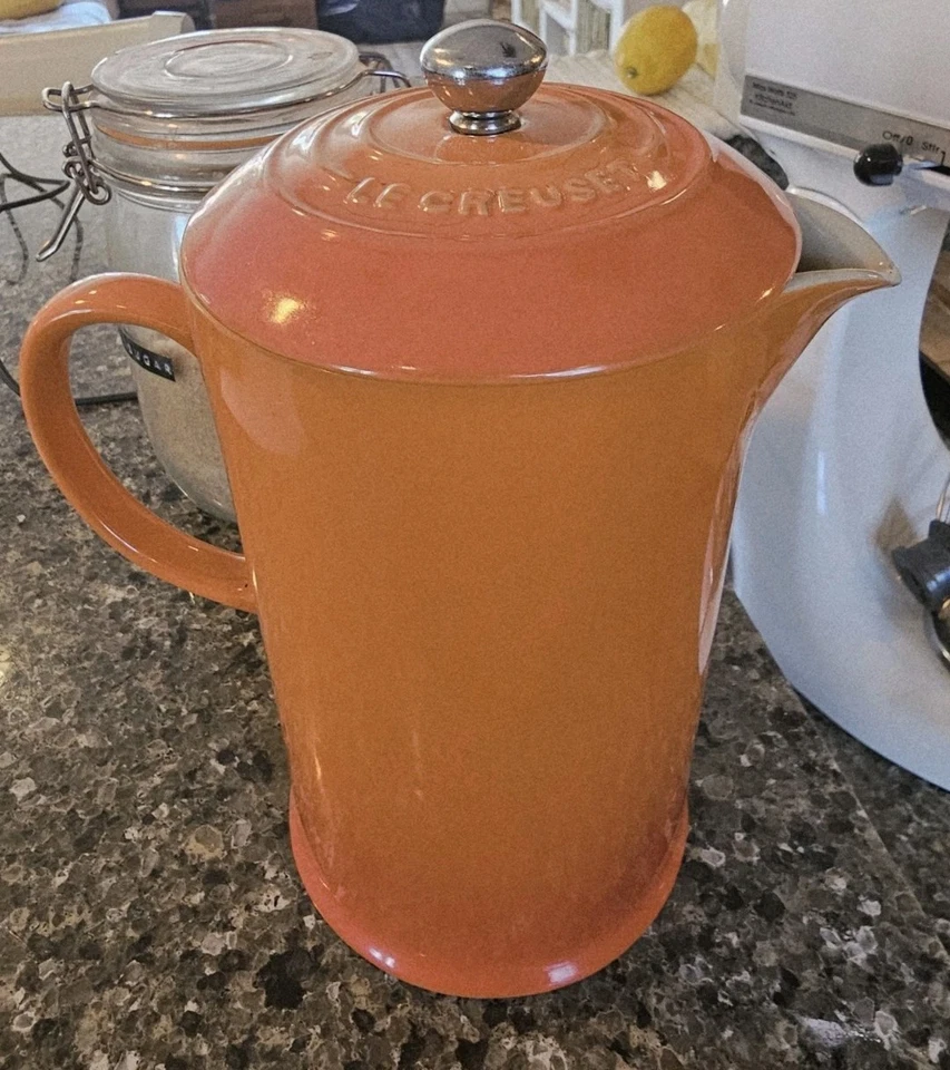 Cafeteira Le Creuset grés rara imprensa francesa 6-4 laranja chama 34 oz B - Imagem 2 de 4