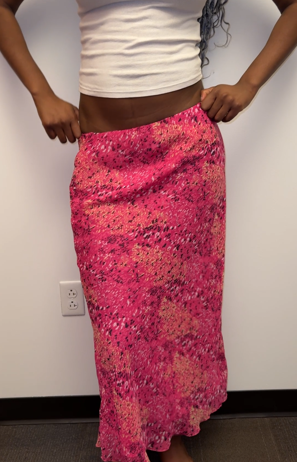 Elegant Pink Maxi Skirt for Women - Flowy & Comfortable-image